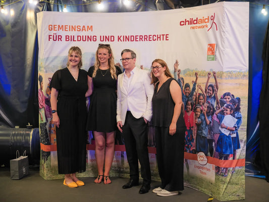 WNTN bei der ChildaidNight 2026 vor Bannern von Childaid Network und WNTN